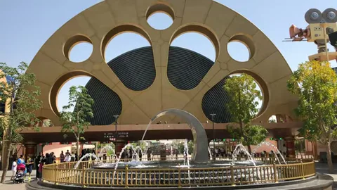 Motiongate Dubai entrance arch with fountain in front