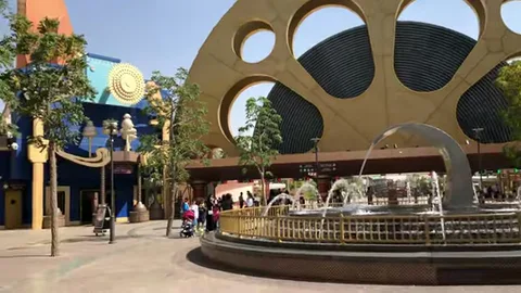 Fountain plaza with giant film-reel arch at Motiongate Dubai